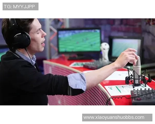 足球明星赛场耳机佩戴背后的故事与音乐力量解析